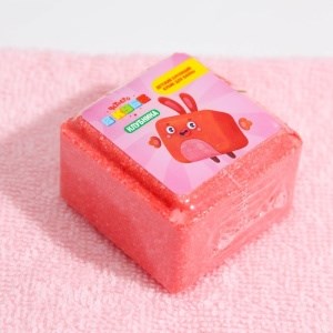 Кубик бурлящий для ванны детский FABRIK Клубника Четверо в кубе 90 г 4631154087898