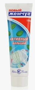 Зубная паста Новый Жемчуг Комплекс Сильный аромат мяты Защита от кариеса 100 мл 4600697171234